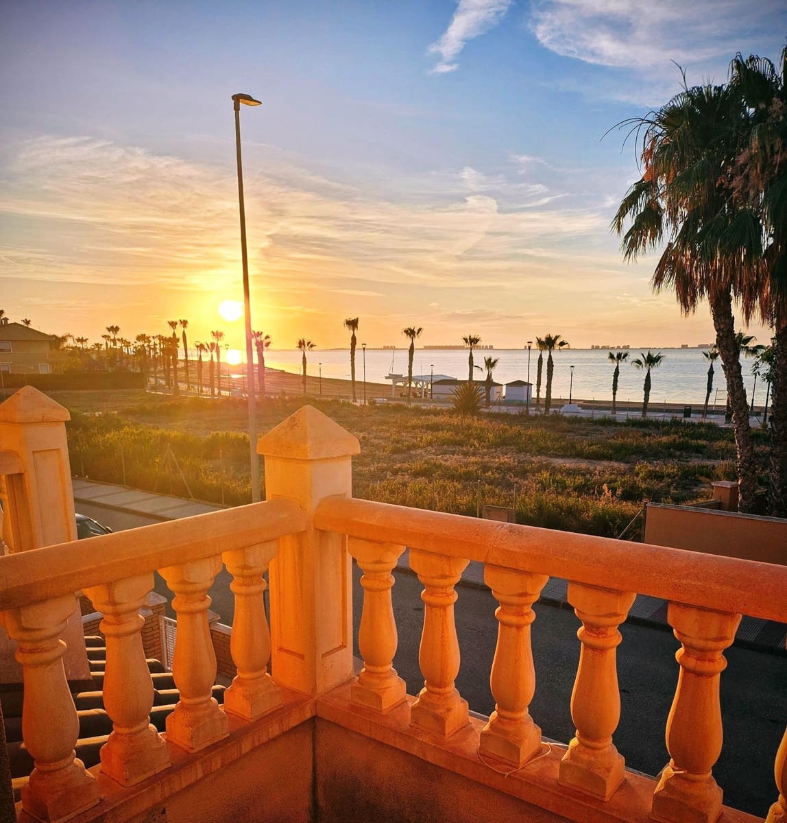 3 makuuhuone Rivitalo myytävänä paikassa Los Alcazares mukana 
autotalli - 298 000 € (Ref: 9637621)