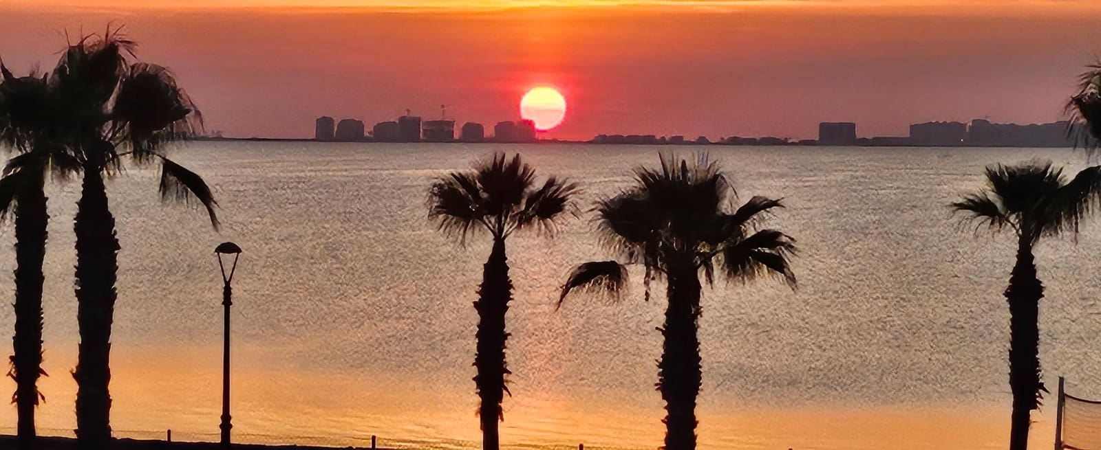 3 makuuhuone Rivitalo myytävänä paikassa Los Alcazares mukana 
autotalli - 298 000 € (Ref: 9637621)