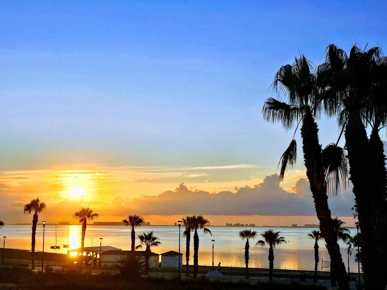 3 makuuhuone Rivitalo myytävänä paikassa Los Alcazares mukana 
autotalli - 298 000 € (Ref: 9637621)