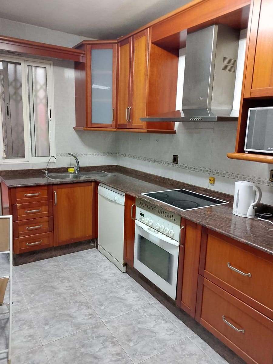 4 bedroom Villa for rent in Javali Viejo with garage - € 1,000 (Ref: 9656126)