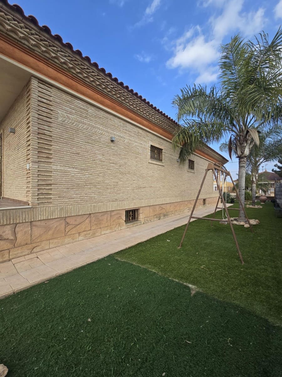 Chalet de 4 habitaciones en El Raal en venta con garaje - 400.000 € (Ref: 9721718)