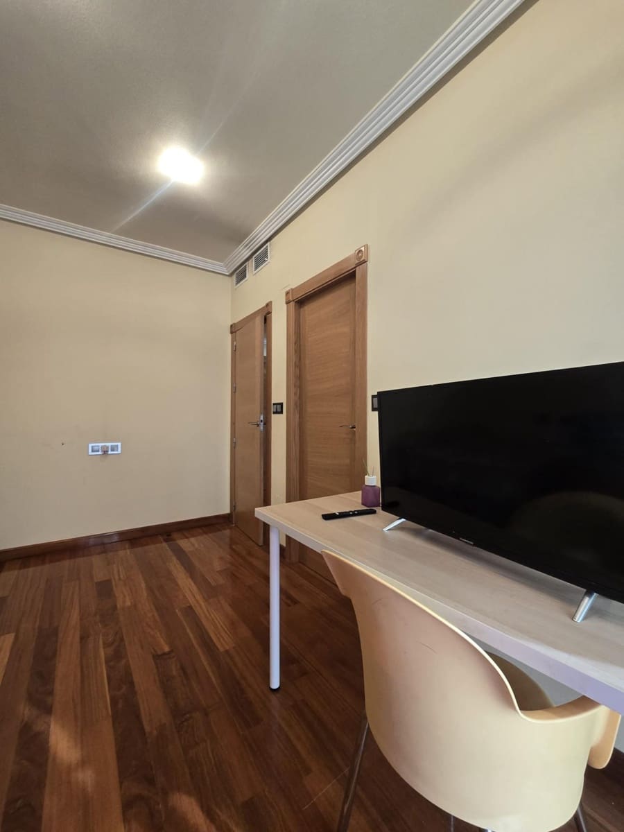 Chalet de 4 habitaciones en El Raal en venta con garaje - 400.000 € (Ref: 9721718)