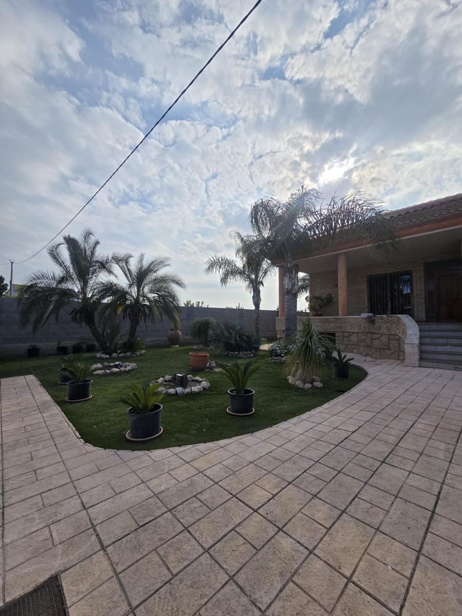 Chalet de 4 habitaciones en El Raal en venta con garaje - 400.000 € (Ref: 9721718)