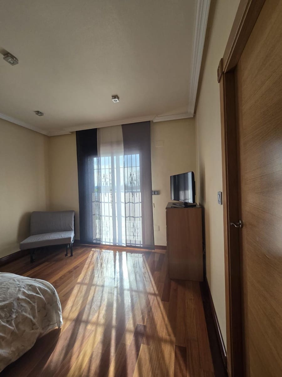 Chalet de 4 habitaciones en El Raal en venta con garaje - 400.000 € (Ref: 9721718)