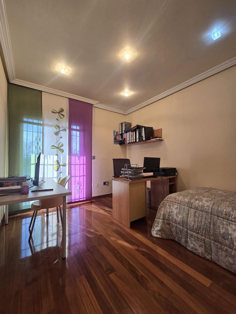 Chalet de 4 habitaciones en El Raal en venta con garaje - 400.000 € (Ref: 9721718)