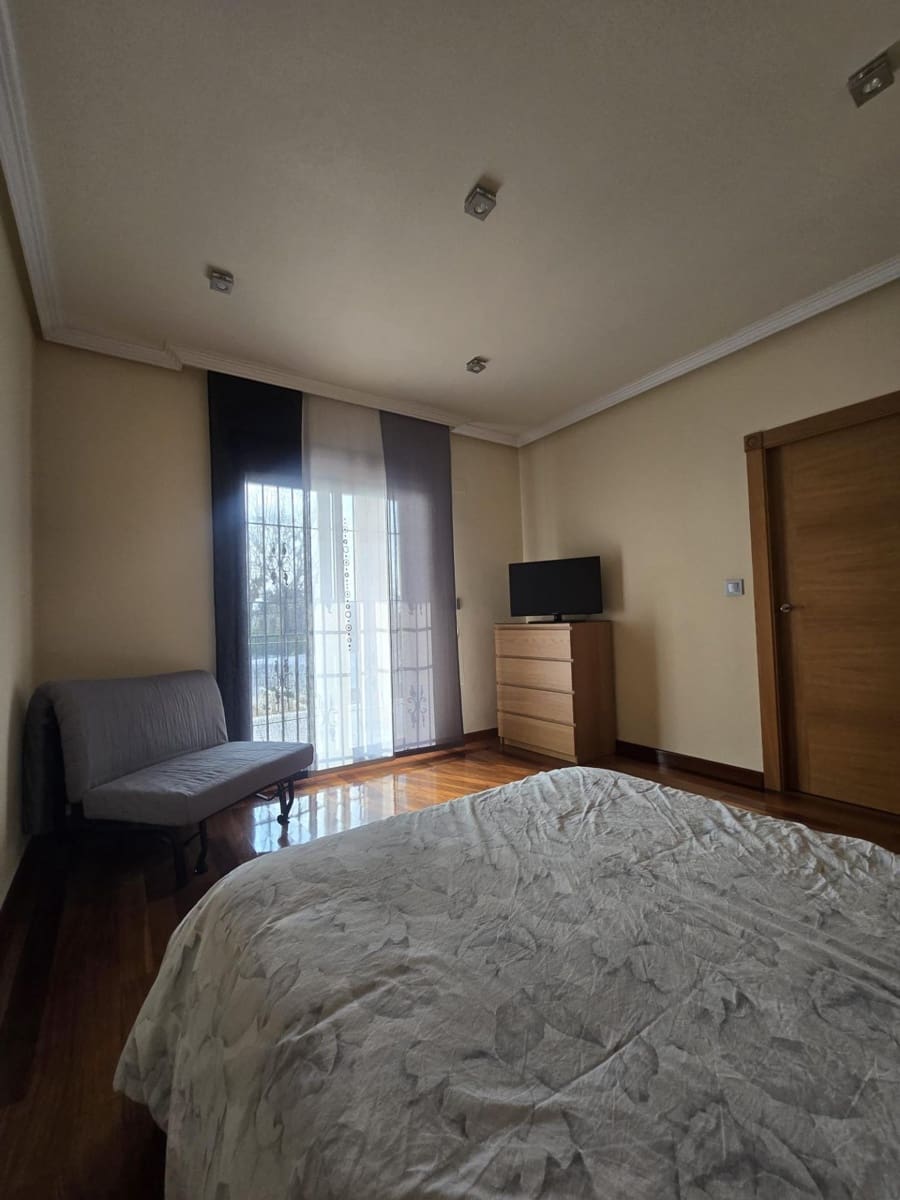 Chalet de 4 habitaciones en El Raal en venta con garaje - 400.000 € (Ref: 9721718)