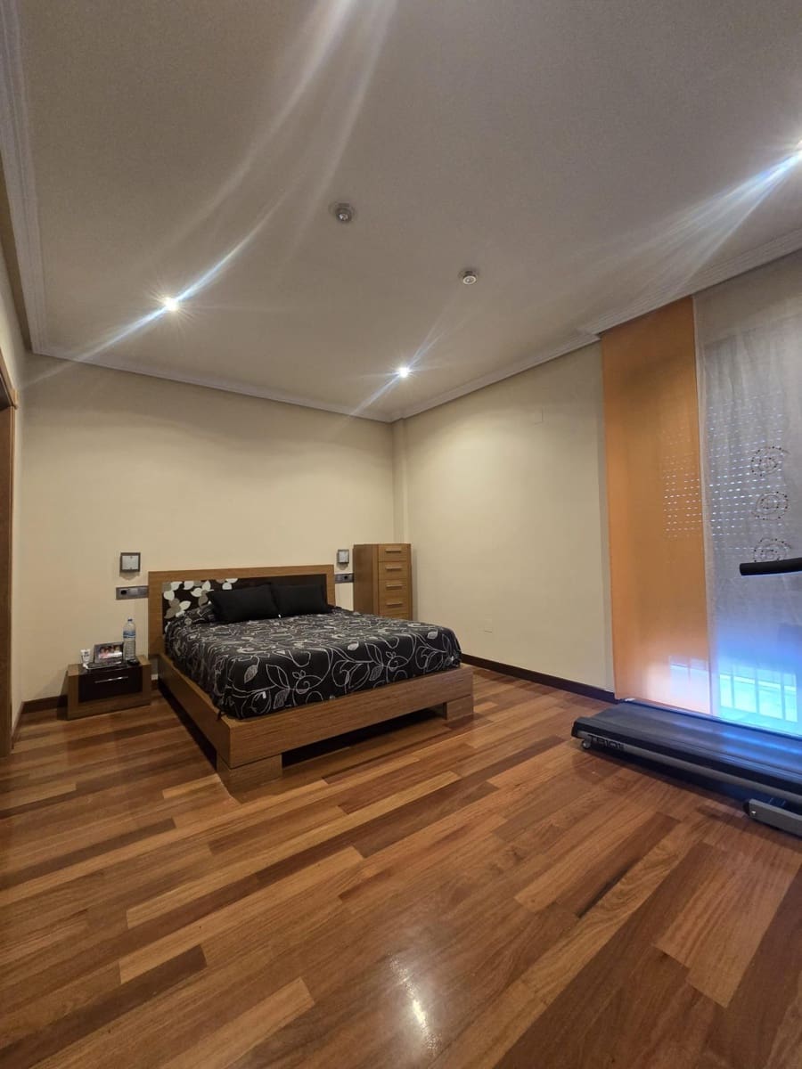 Chalet de 4 habitaciones en El Raal en venta con garaje - 400.000 € (Ref: 9721718)