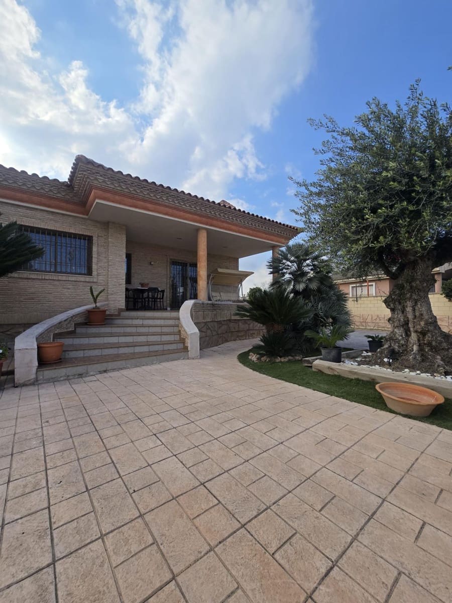 Chalet de 4 habitaciones en El Raal en venta con garaje - 400.000 € (Ref: 9721718)