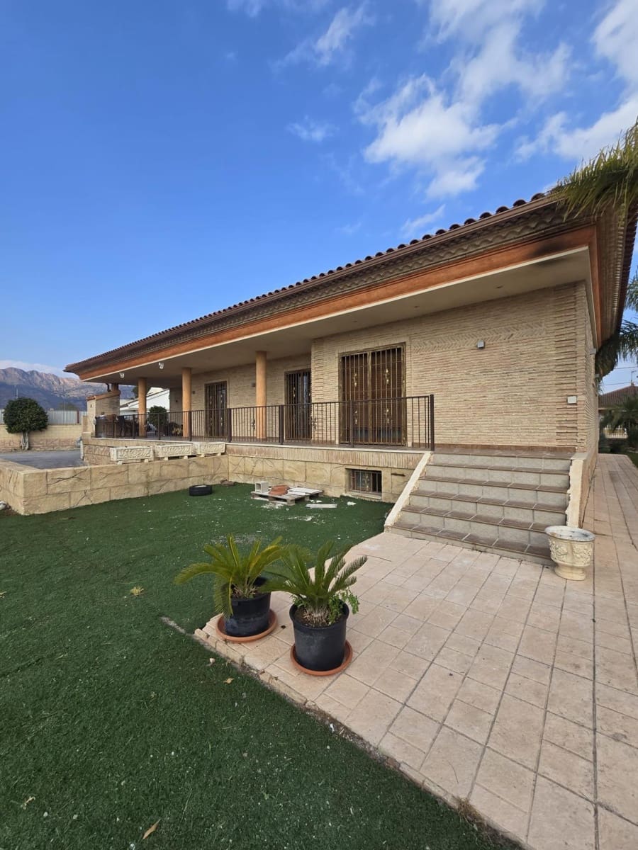 Chalet de 4 habitaciones en El Raal en venta con garaje - 400.000 € (Ref: 9721718)