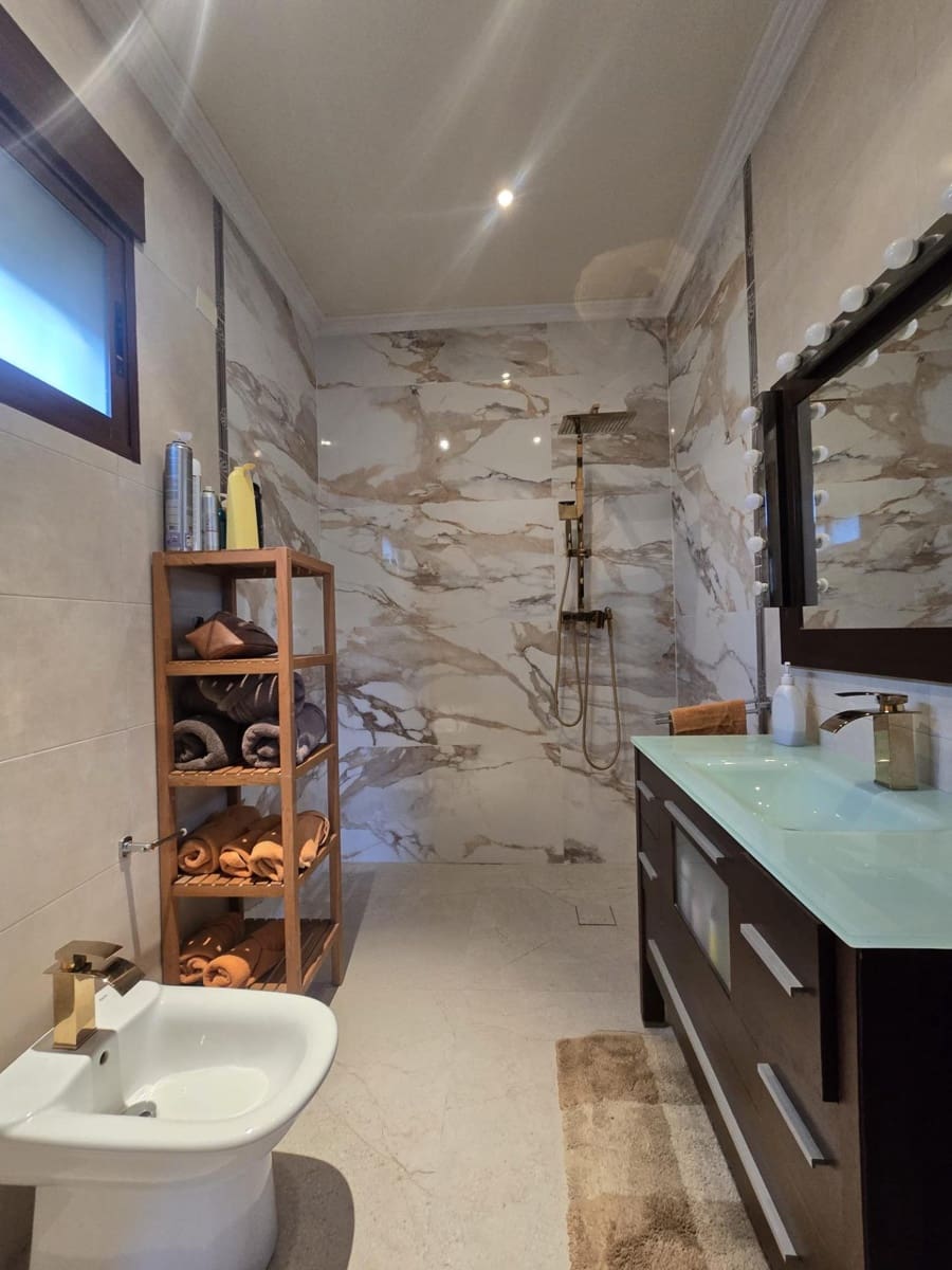 Chalet de 4 habitaciones en El Raal en venta con garaje - 400.000 € (Ref: 9721718)