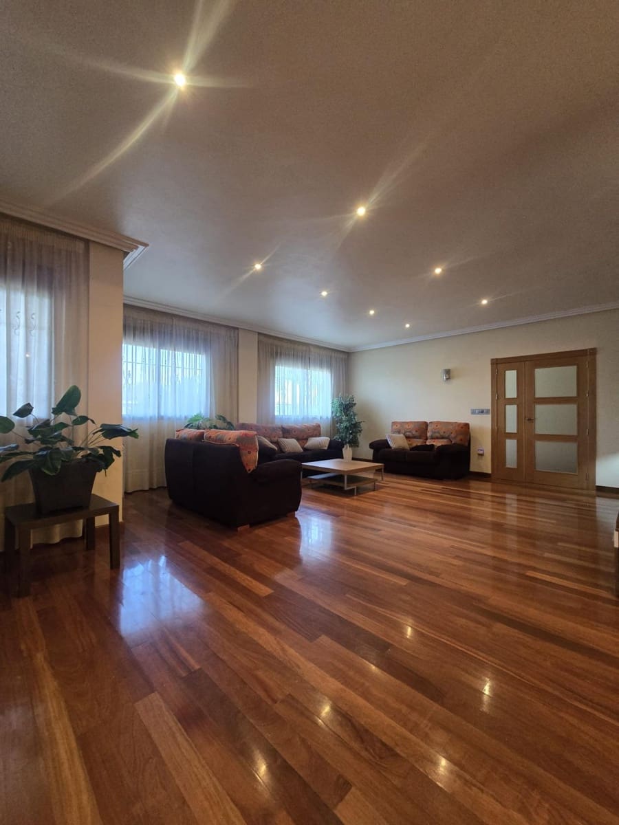 Chalet de 4 habitaciones en El Raal en venta con garaje - 400.000 € (Ref: 9721718)