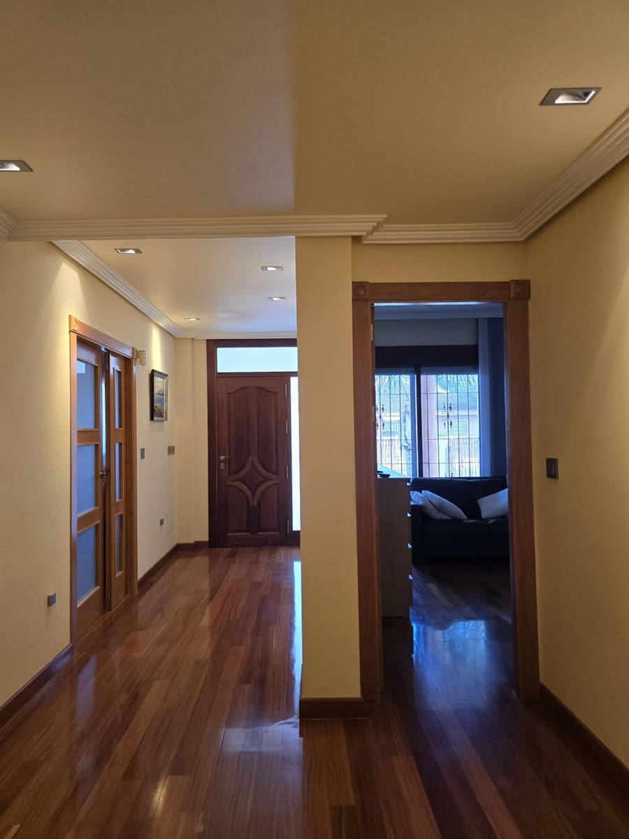 Chalet de 4 habitaciones en El Raal en venta con garaje - 400.000 € (Ref: 9721718)
