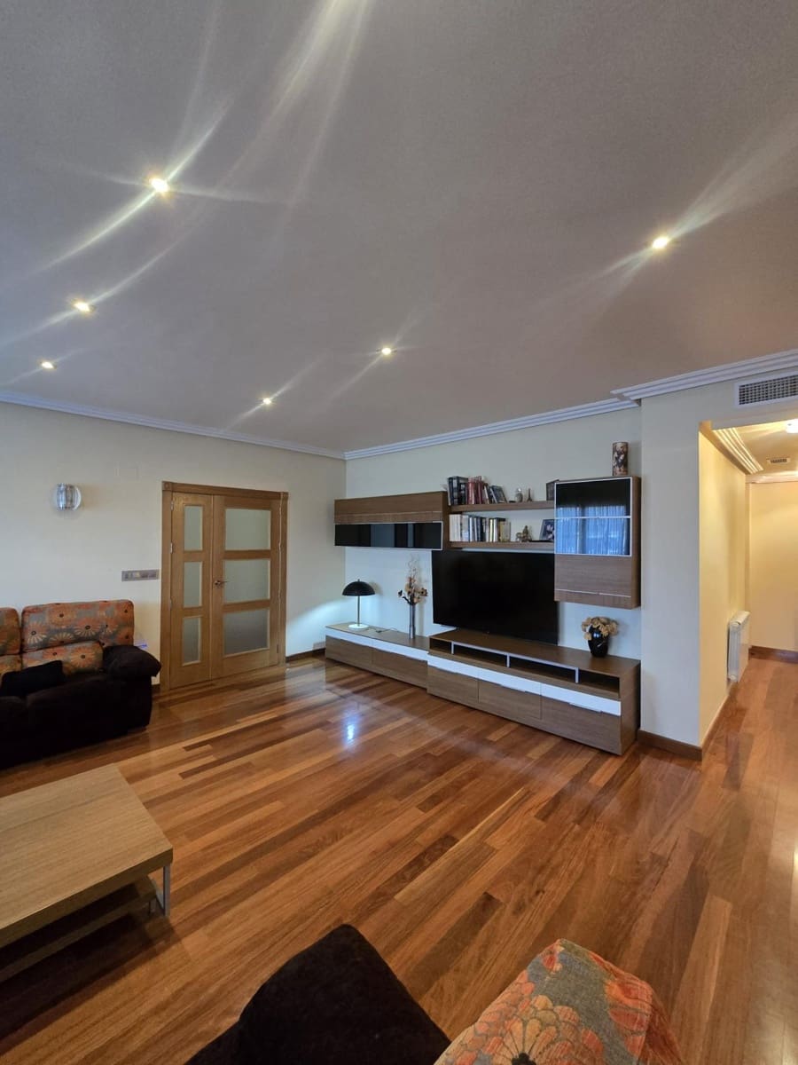 Chalet de 4 habitaciones en El Raal en venta con garaje - 400.000 € (Ref: 9721718)