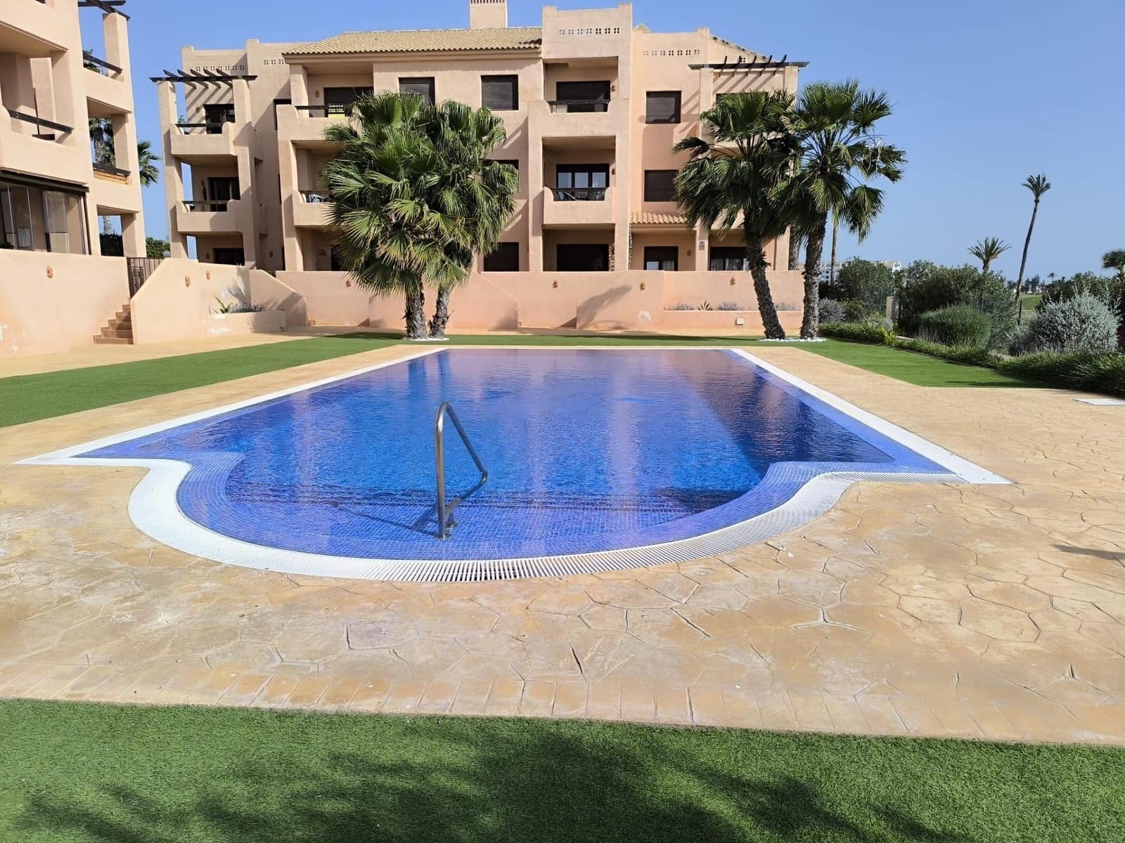 1 soverom Penthouse til salgs i Los Alcazares med svømmebasseng garasje - € 199 000 (Ref: 9755697)