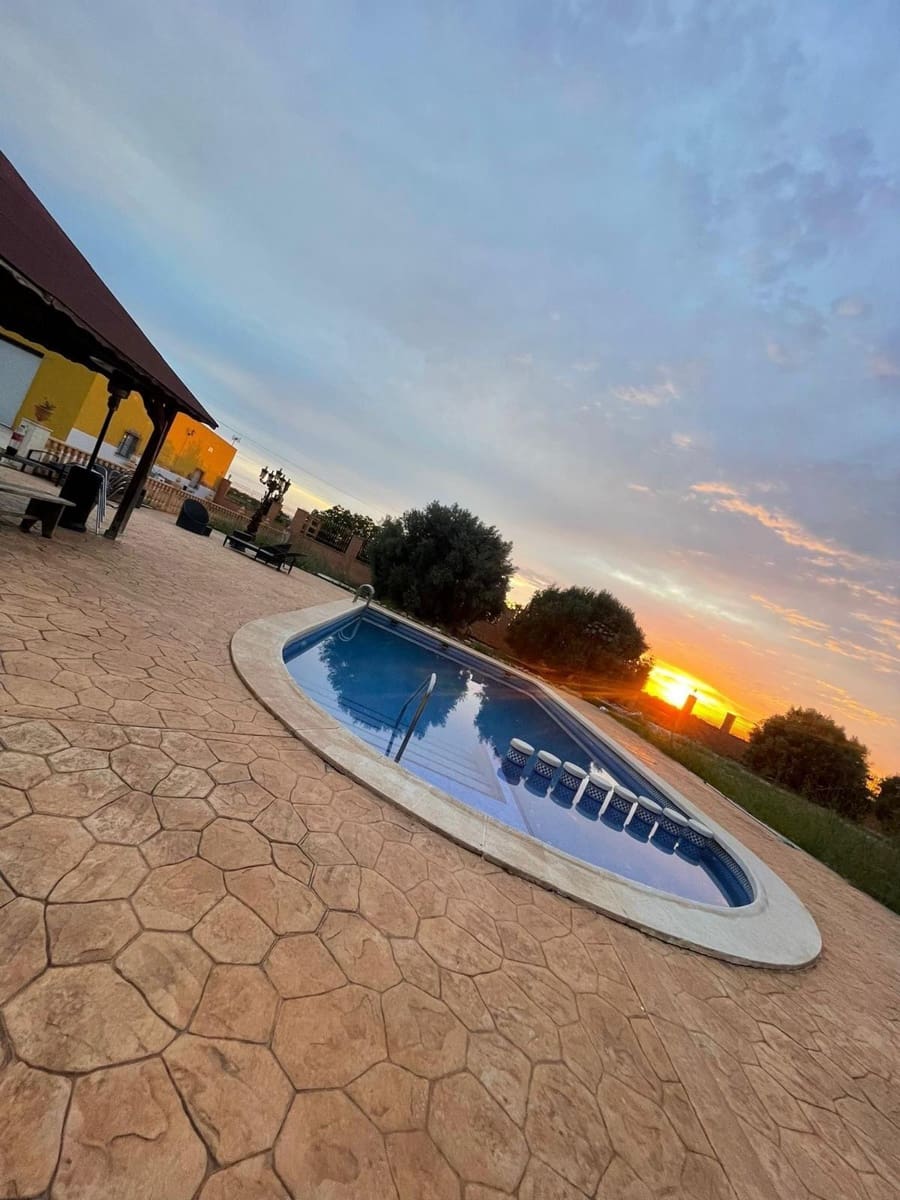 4 bedroom Finca/Country House for sale in La Magdalena with pool - € 380,000 (Ref: 9773082)