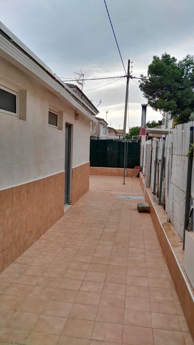 4 bedroom Bungalow for sale in Los Alcazares with garage - € 290,000 (Ref: 9806495)
