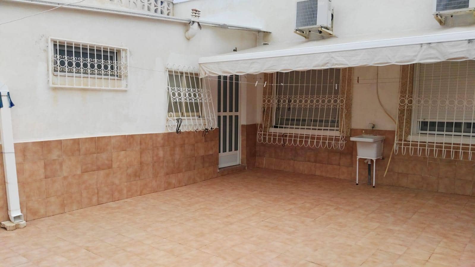 4 bedroom Bungalow for sale in Los Alcazares with garage - € 290,000 (Ref: 9806495)