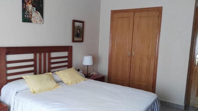 4 bedroom Bungalow for sale in Los Alcázares with garage - € 290,000 (Ref: 9806495)