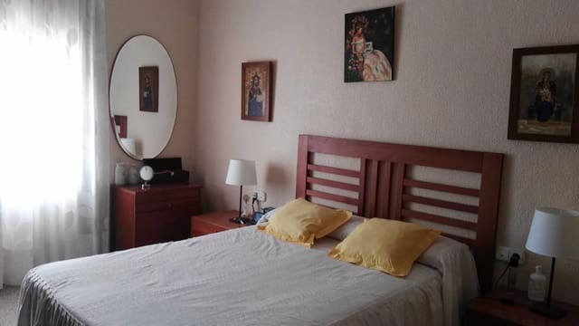 4 bedroom Bungalow for sale in Los Alcázares with garage - € 290,000 (Ref: 9806495)