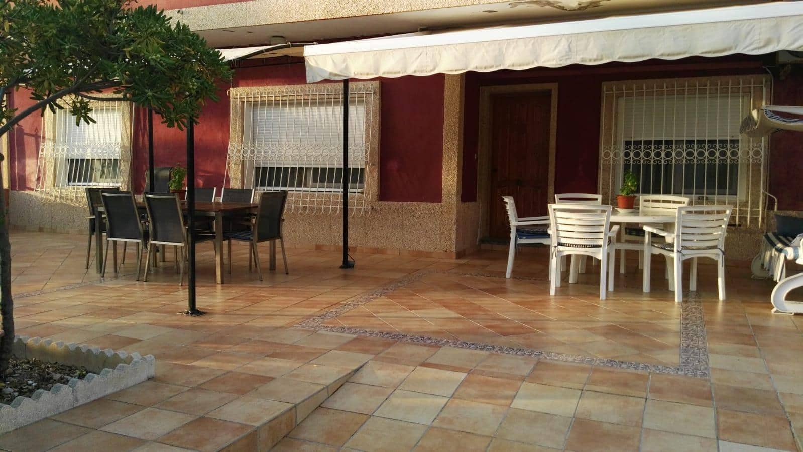 4 bedroom Bungalow for sale in Los Alcazares with garage - € 290,000 (Ref: 9806495)