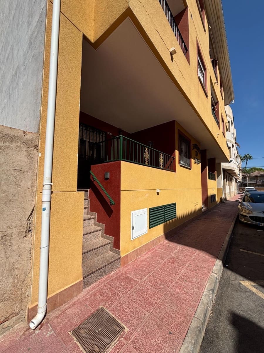 2 bedroom Flat for sale in Los Alcazares - € 137,999 (Ref: 9833677)
