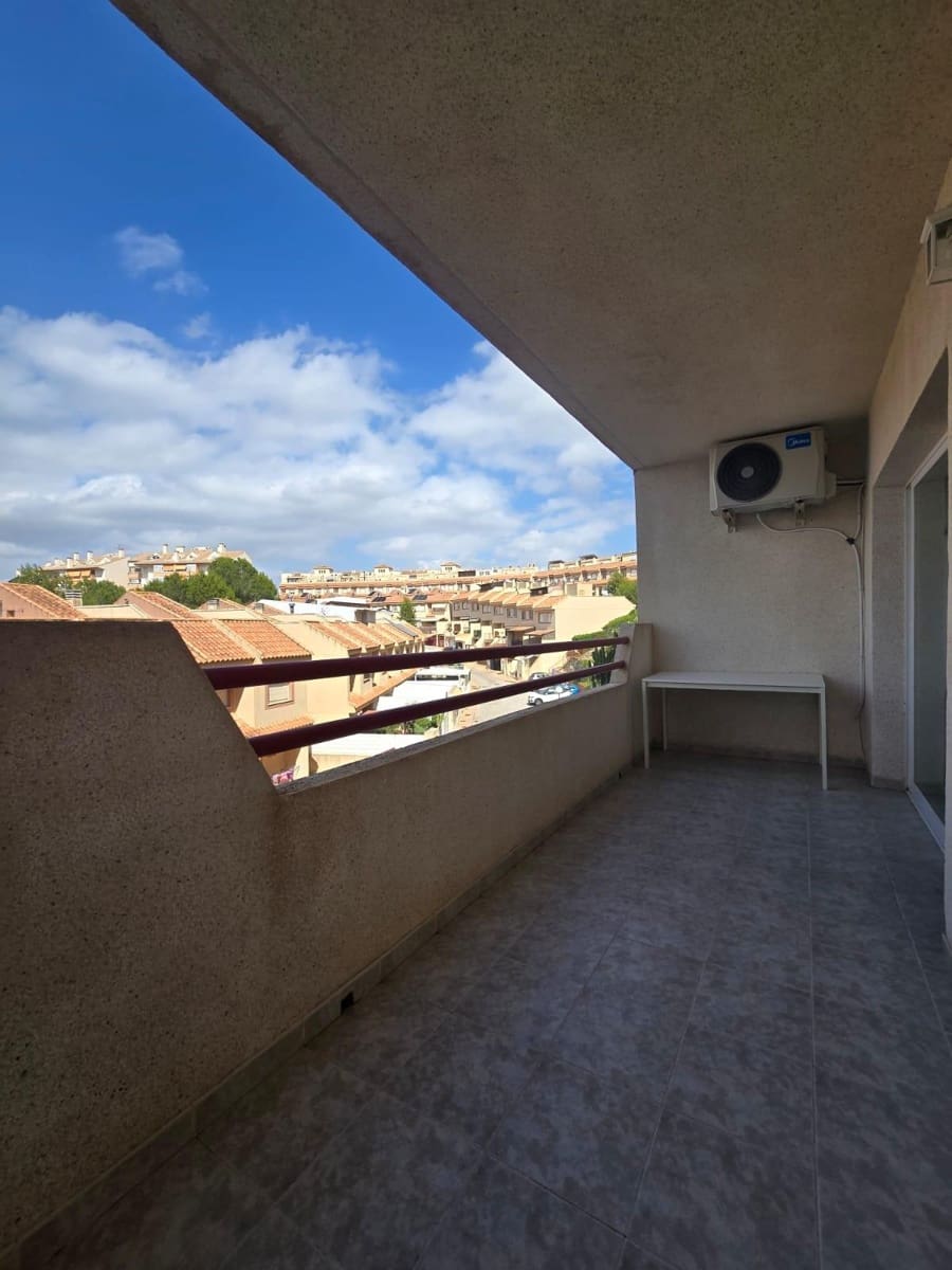 2 soverom Leilighet til salgs i Altorreal med svømmebasseng garasje - € 196 000 (Ref: 9881957)