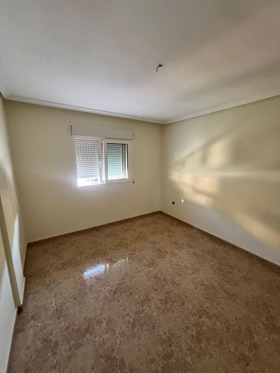 4 bedroom Apartment for sale in Puebla de Soto with garage - € 225,000 (Ref: 9896355)