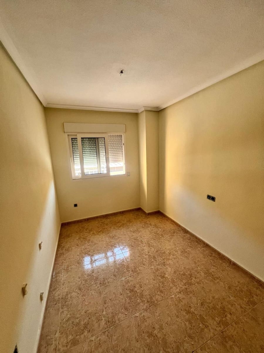 4 bedroom Apartment for sale in Puebla de Soto with garage - € 225,000 (Ref: 9896355)
