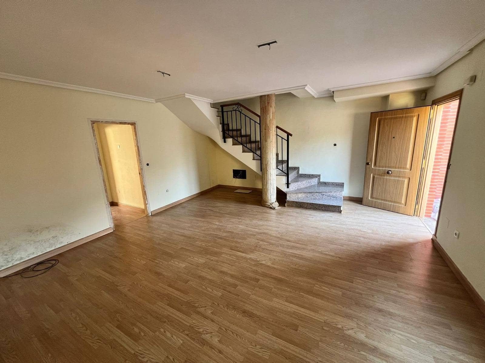 4 bedroom Apartment for sale in Puebla de Soto with garage - € 225,000 (Ref: 9896355)