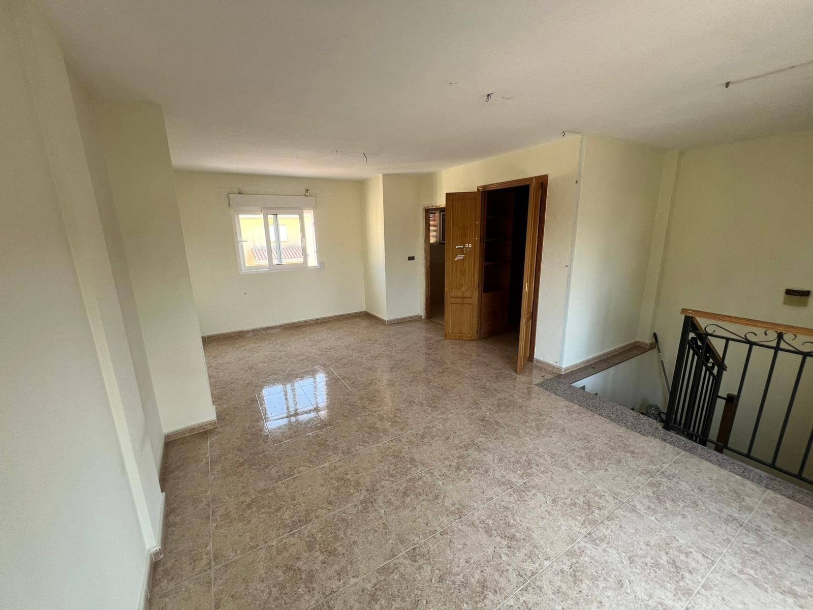 4 bedroom Apartment for sale in Puebla de Soto with garage - € 225,000 (Ref: 9896355)