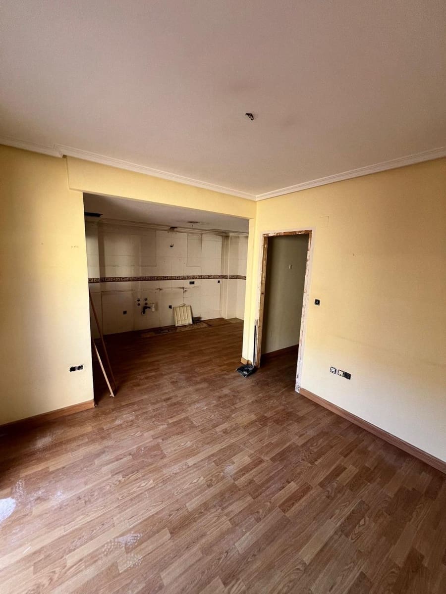 4 bedroom Apartment for sale in Puebla de Soto with garage - € 210,000 (Ref: 9896355)