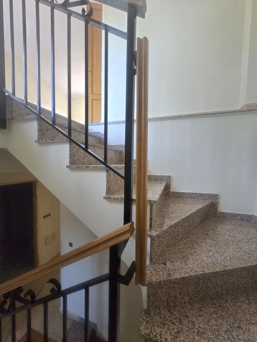 4 bedroom Apartment for sale in Puebla de Soto with garage - € 210,000 (Ref: 9896355)