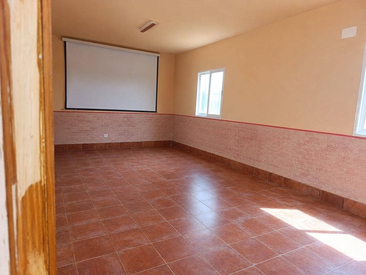 4 bedroom Finca/Country House for sale in La Magdalena with garage - € 295,000 (Ref: 9929422)