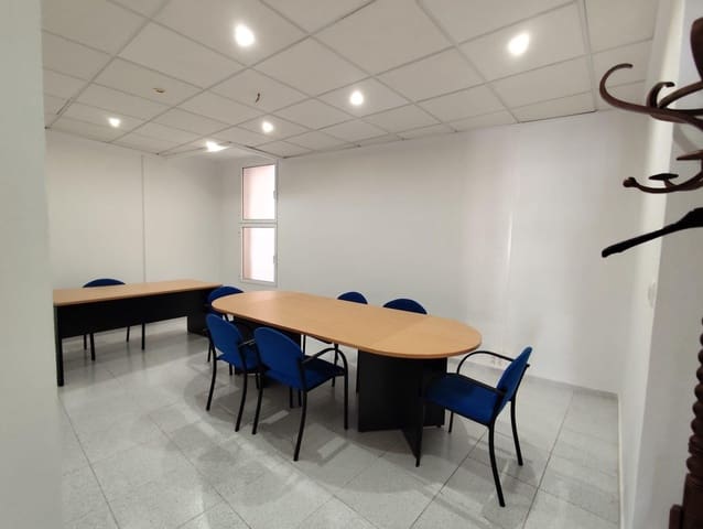 Toimisto vuokrattavana paikassa Cartagena - 900 € (Ref: 9965301)