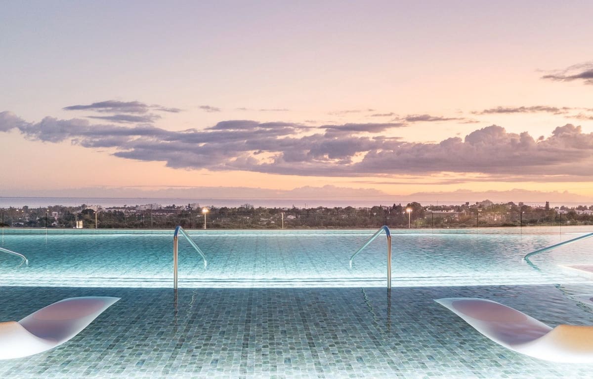 2 soverom Penthouse til salgs i Benahavis med svømmebasseng garasje - € 1 050 000 (Ref: 10059531)