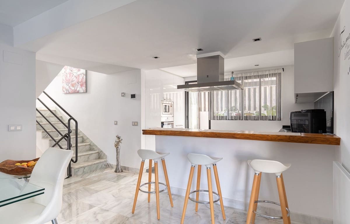 3 chambre Maison de Ville à vendre à Costalita avec piscine garage - 680 000 € (Ref: 10059535)