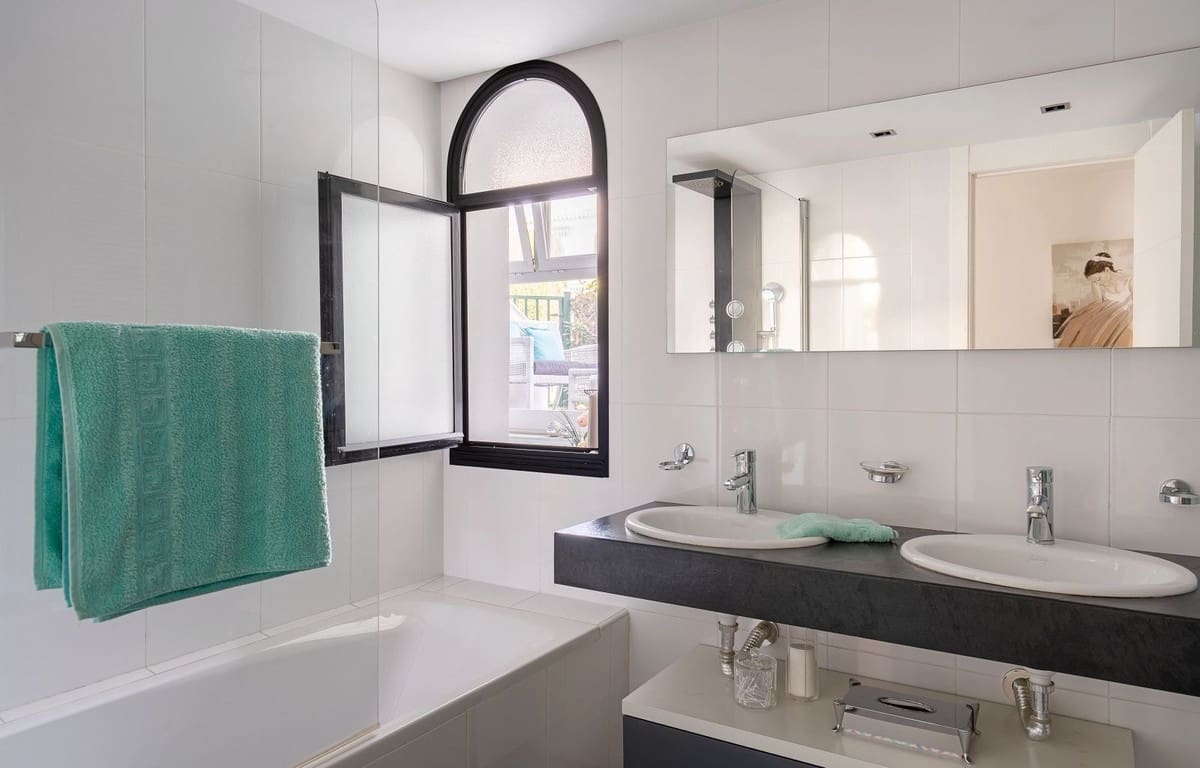 3 chambre Maison de Ville à vendre à Costalita avec piscine garage - 680 000 € (Ref: 10059535)