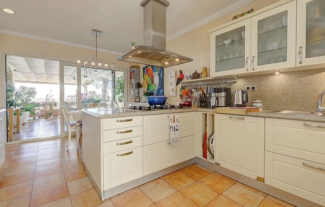 3 sypialnia Apartament na sprzedaż w Benalmadena Costa, Benalmádena z basenem garażem - 1 533 000 € (Ref: 10059541)