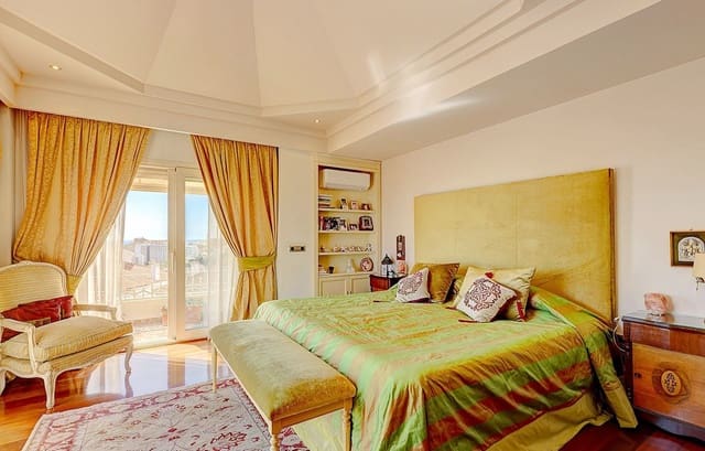3 sypialnia Apartament na sprzedaż w Benalmadena Costa, Benalmádena z basenem garażem - 1 533 000 € (Ref: 10059541)