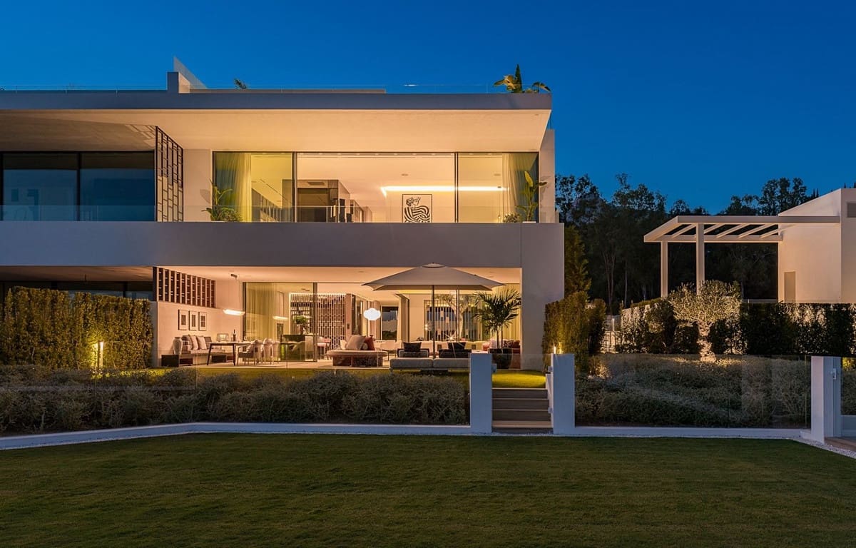 3 bedroom Villa for sale in Golden Mile with pool garage - € 7,500,000 (Ref: 8477180)