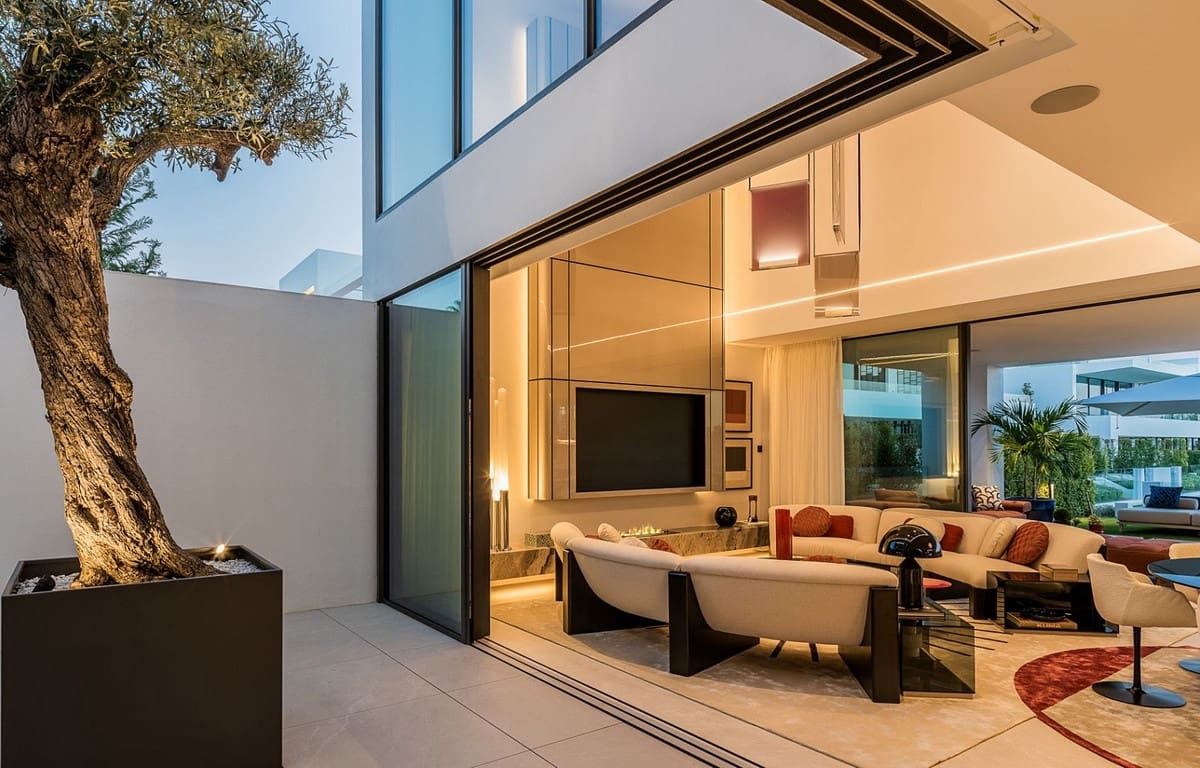 3 bedroom Villa for sale in Golden Mile with pool garage - € 7,500,000 (Ref: 8477180)