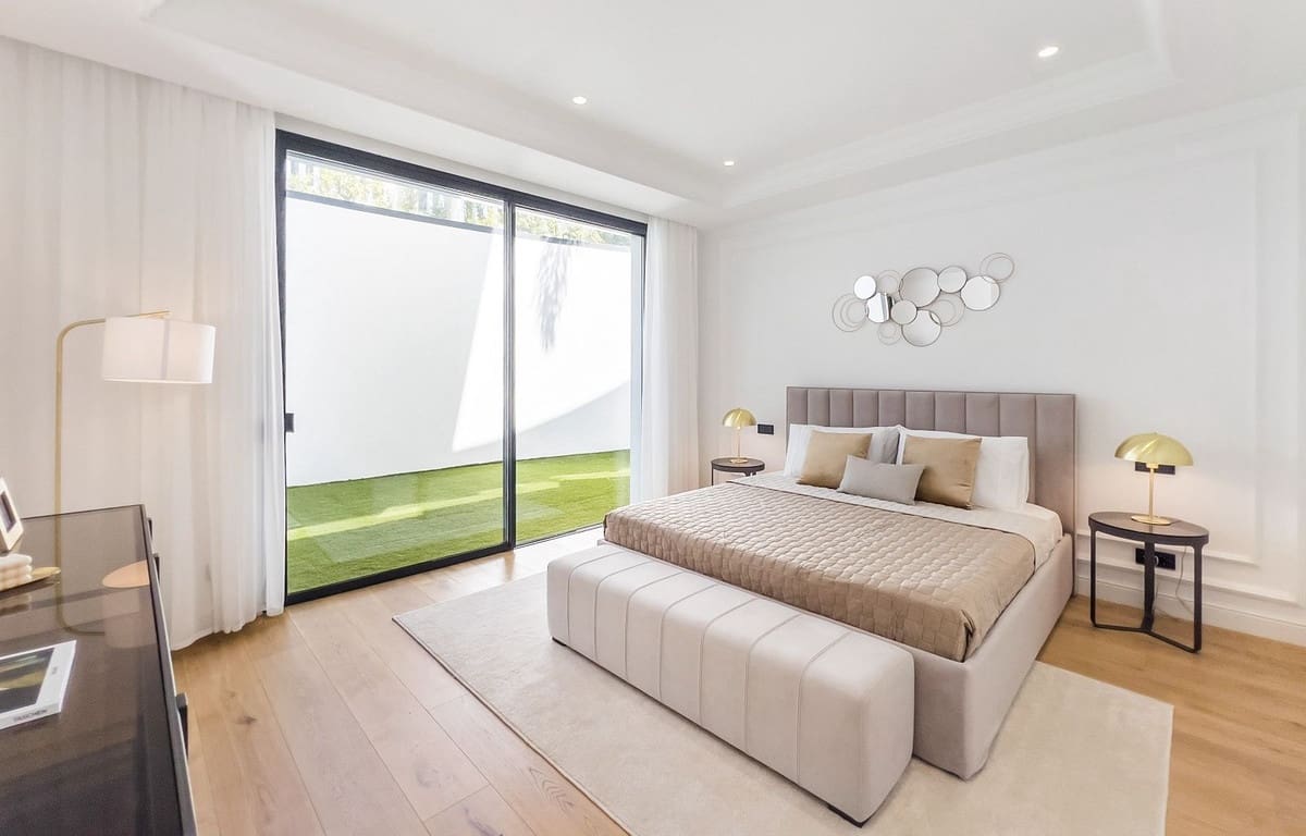 6 bedroom Villa for sale in Golden Mile with pool garage - € 6,400,000 (Ref: 8479923)