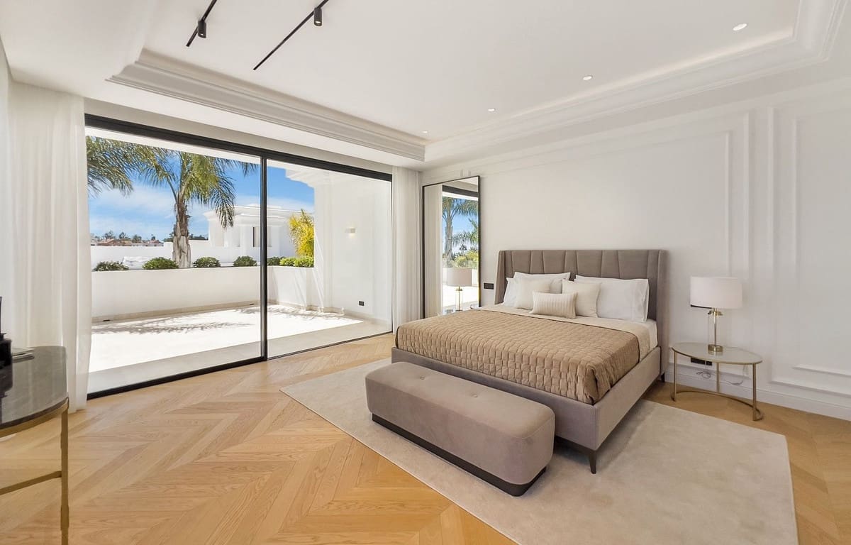 6 bedroom Villa for sale in Golden Mile with pool garage - € 6,400,000 (Ref: 8479923)