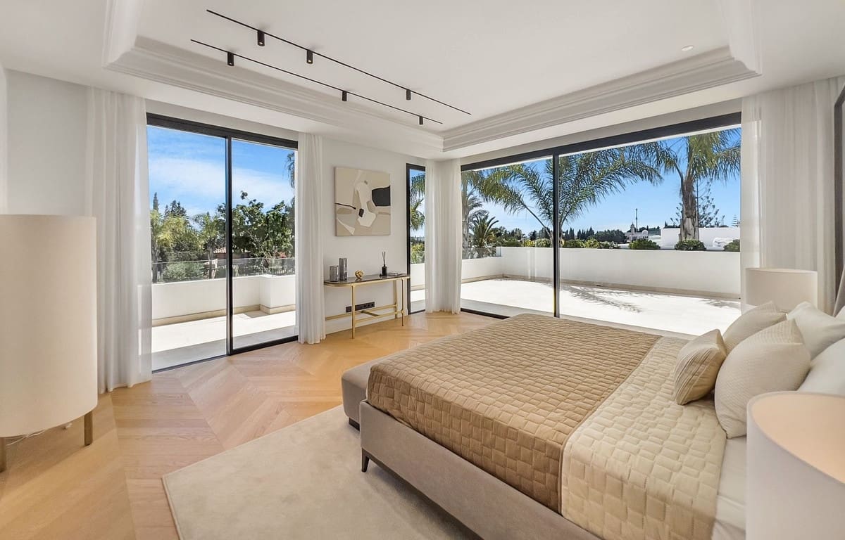 6 bedroom Villa for sale in Golden Mile with pool garage - € 6,400,000 (Ref: 8479923)
