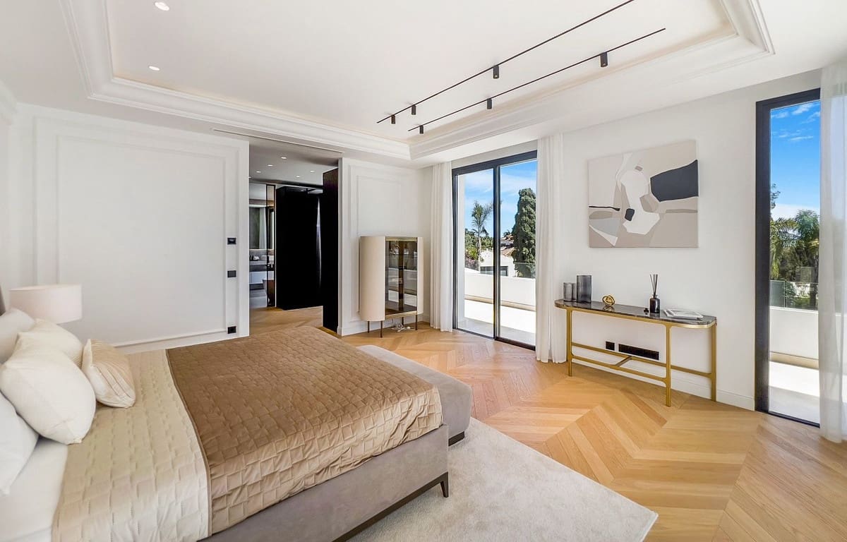 6 bedroom Villa for sale in Golden Mile with pool garage - € 6,400,000 (Ref: 8479923)