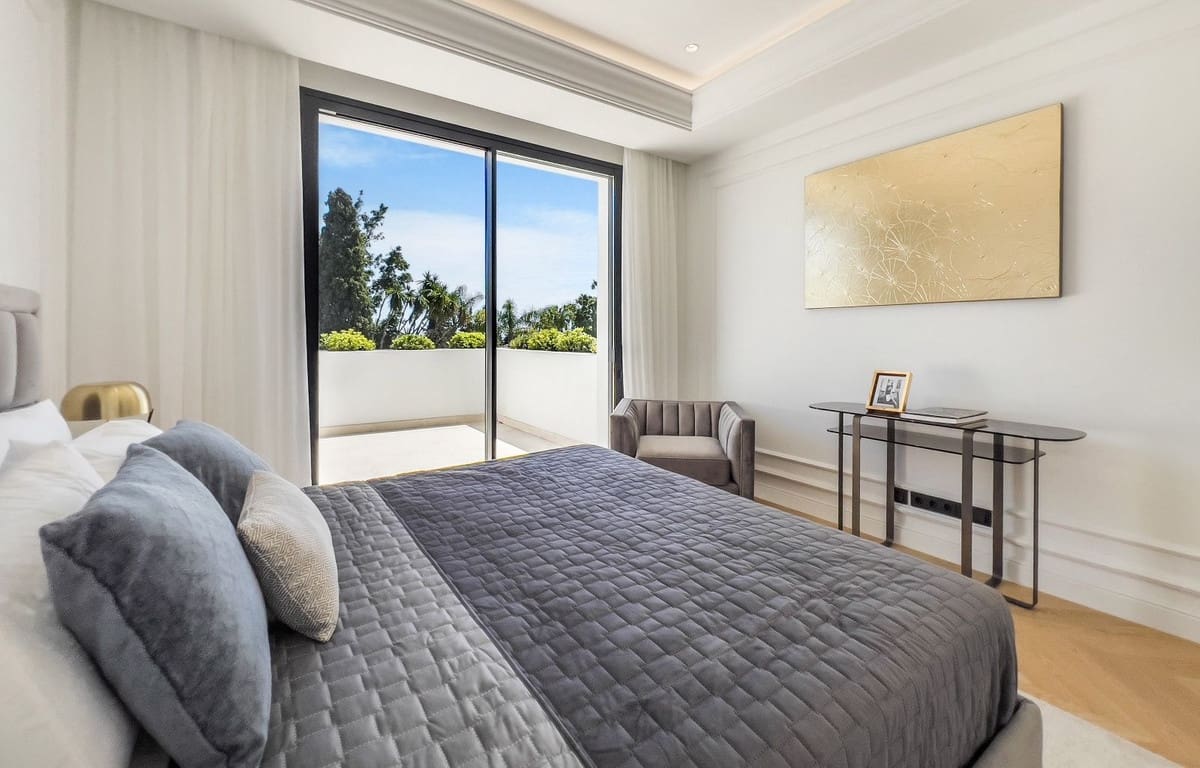 6 bedroom Villa for sale in Golden Mile with pool garage - € 6,400,000 (Ref: 8479923)
