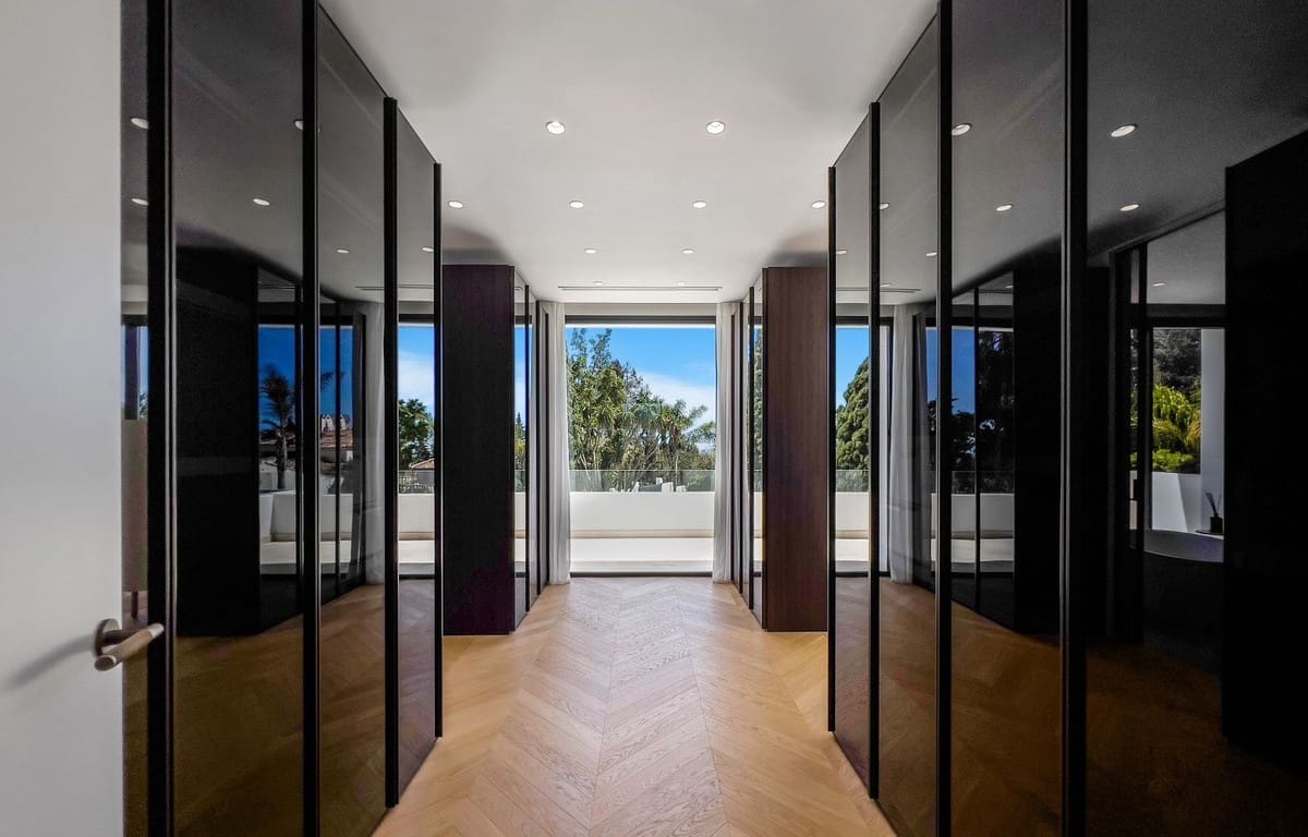 6 bedroom Villa for sale in Golden Mile with pool garage - € 6,400,000 (Ref: 8479923)