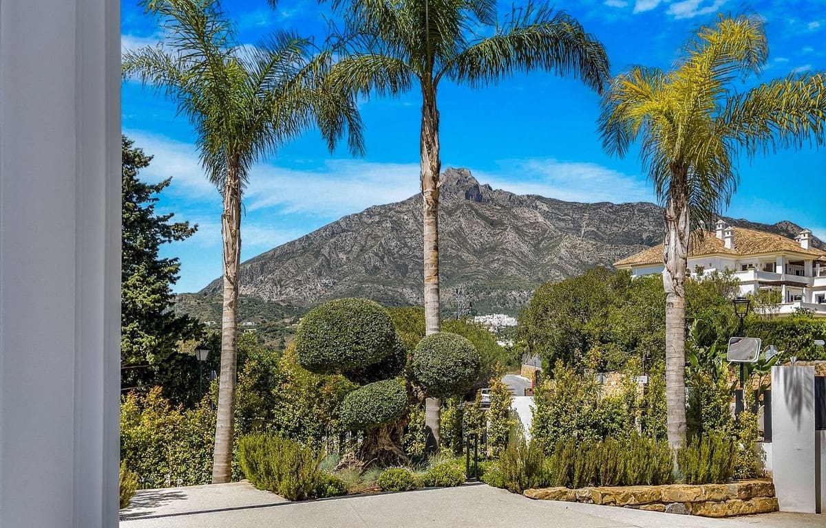 6 bedroom Villa for sale in Golden Mile with pool garage - € 6,400,000 (Ref: 8479923)