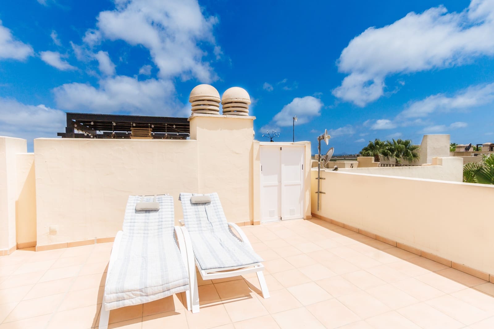 2 sovrum Takvåning till salu i Roda med pool garage - 244 950 € (Ref: 10004641)