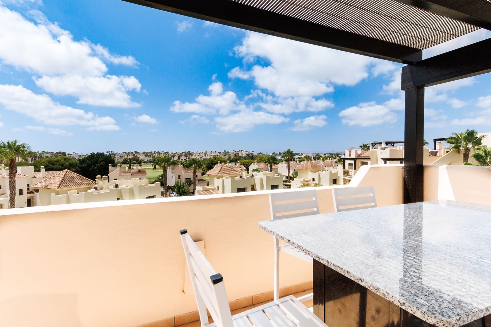 2 sovrum Takvåning till salu i Roda med pool garage - 244 950 € (Ref: 10004641)